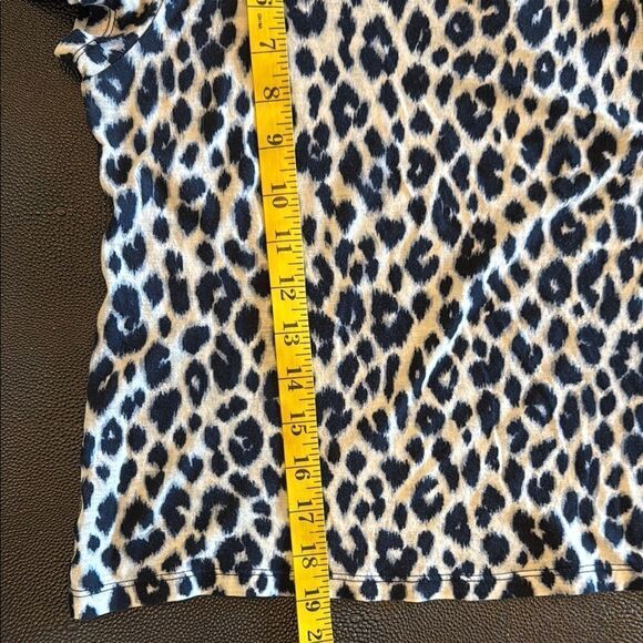 A.L.C. Women's  Leopard Print Short Sleeve Top slightly Cropped size Small - Picture 4 of 8